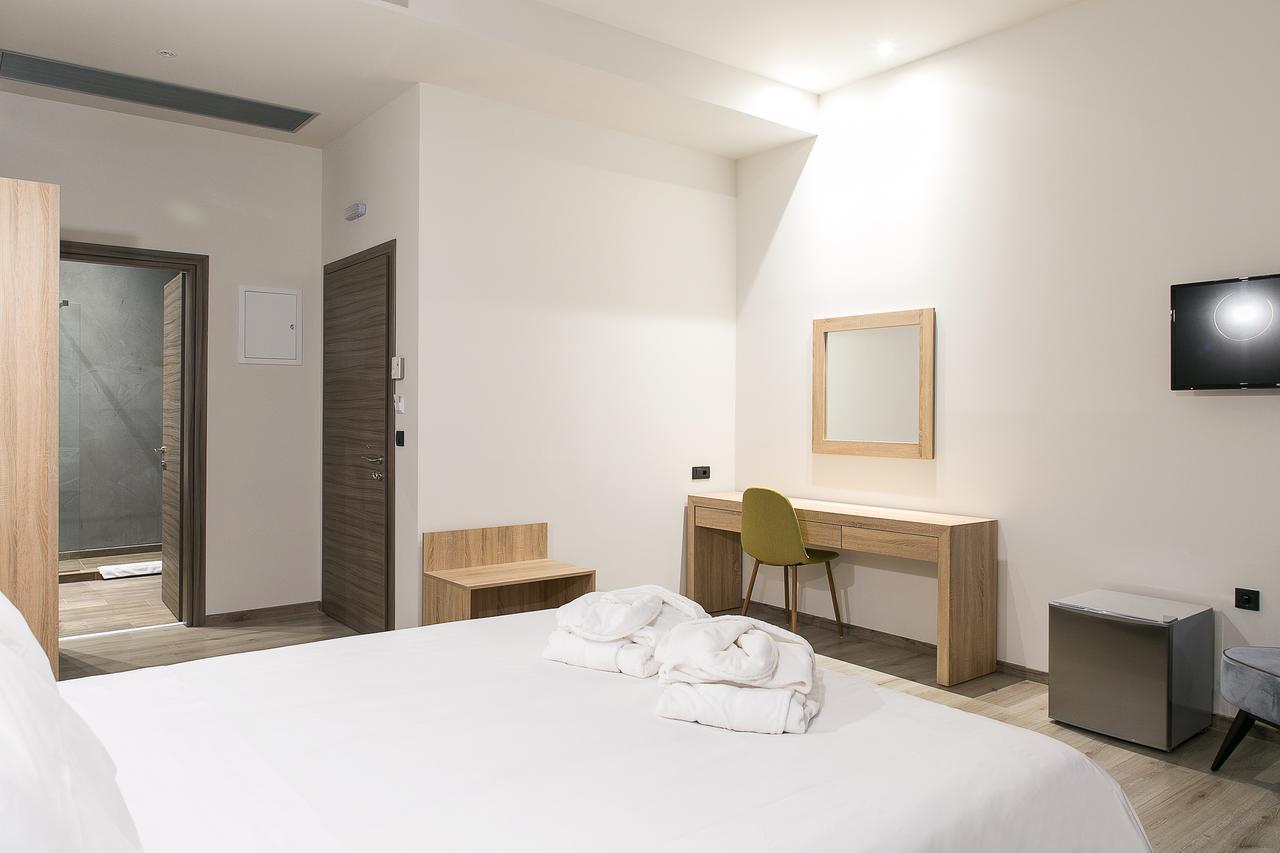 Superior One Boutique Hotel เทสซาโลนิกิ ภายนอก รูปภาพ