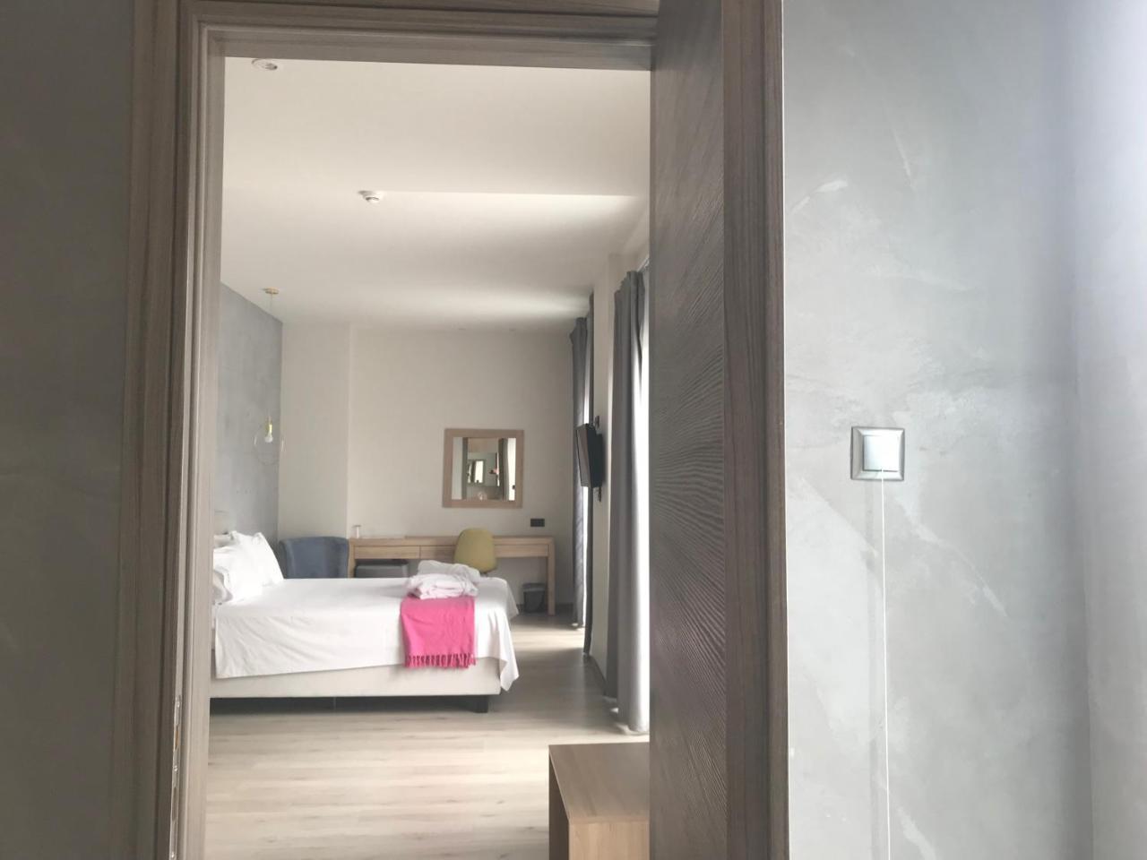 Superior One Boutique Hotel เทสซาโลนิกิ ภายนอก รูปภาพ